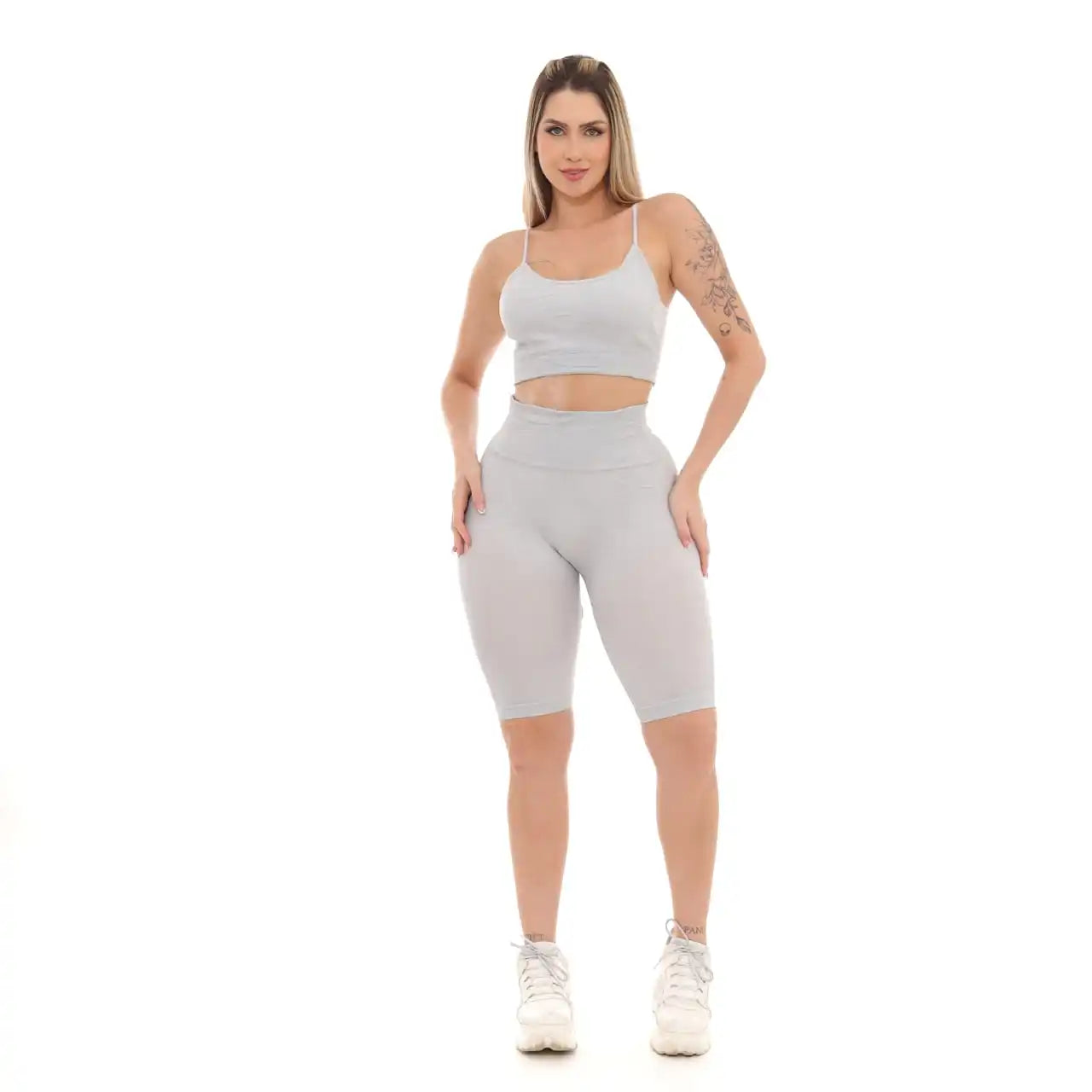 Conjunto Fitness Top e Bermuda Levanta Bumbum - Cinza Claro